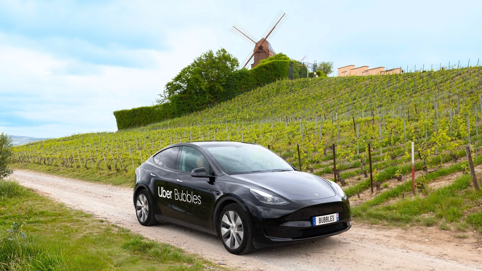 New bookable day trip from Paris to Champagne with private driver, tastingsUber Bubbles will drive riders to taste and tour two champagne houses in France.5/29/2024 05:06:01 EDT