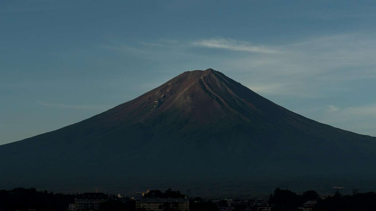 Mount Fuji is still without its iconic snowcap for the first time in 130 years