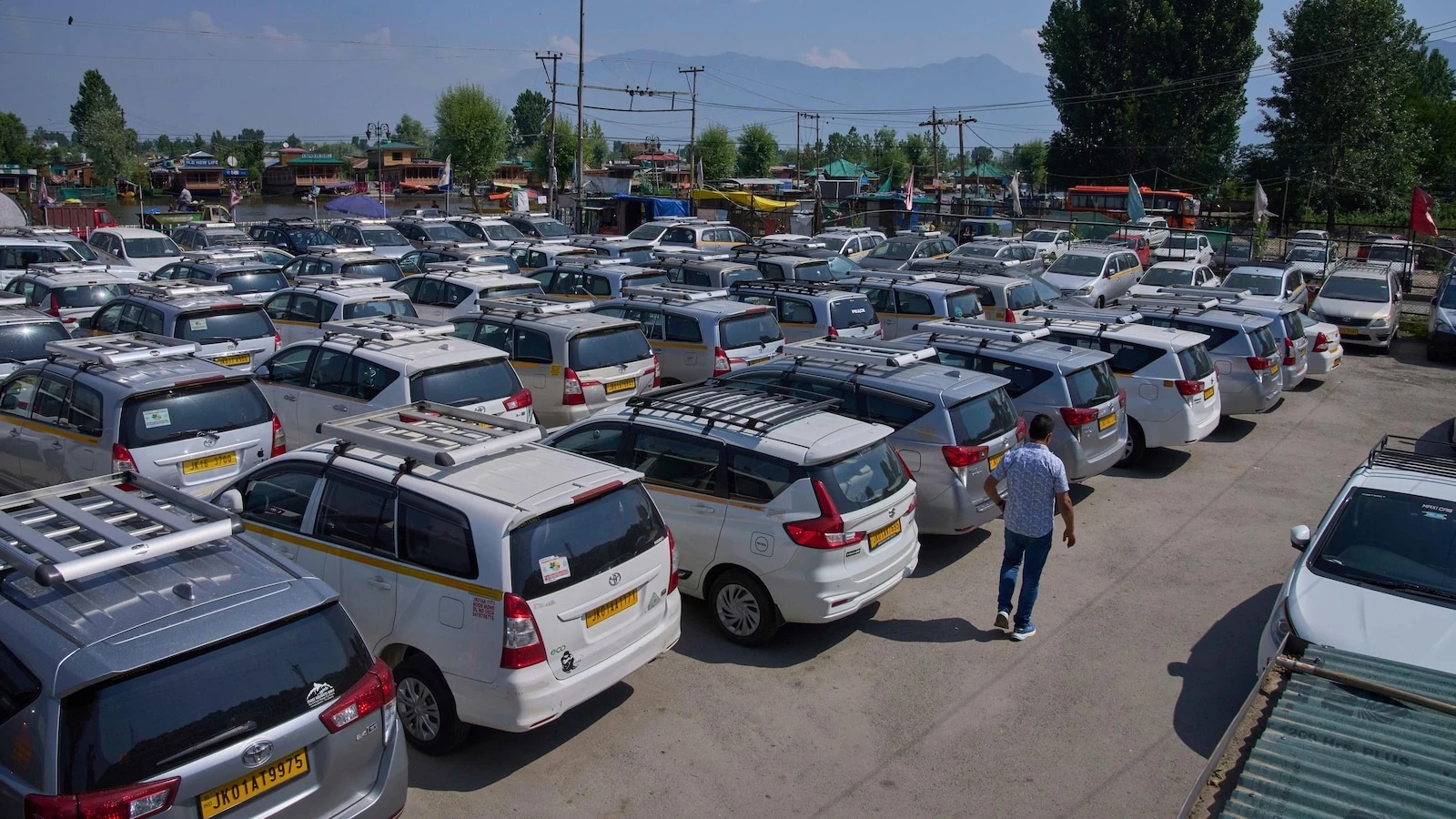 Kashmir tourism bears the brunt after tourist massacre and India-Pakistan military strikes
