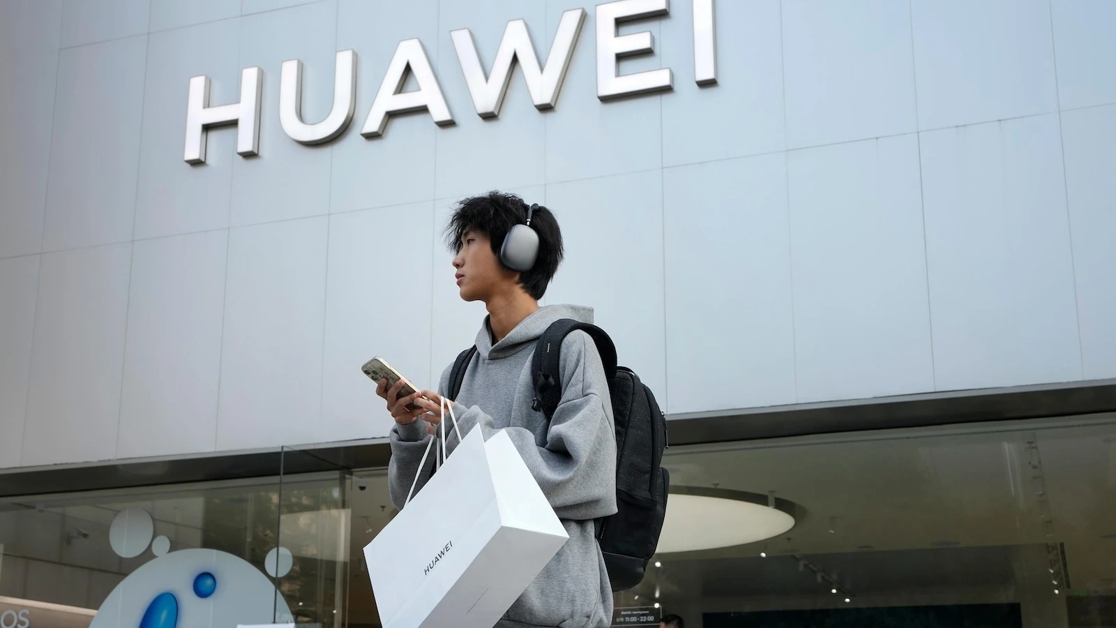 Taiwan adds China’s Huawei and SMIC to export control list