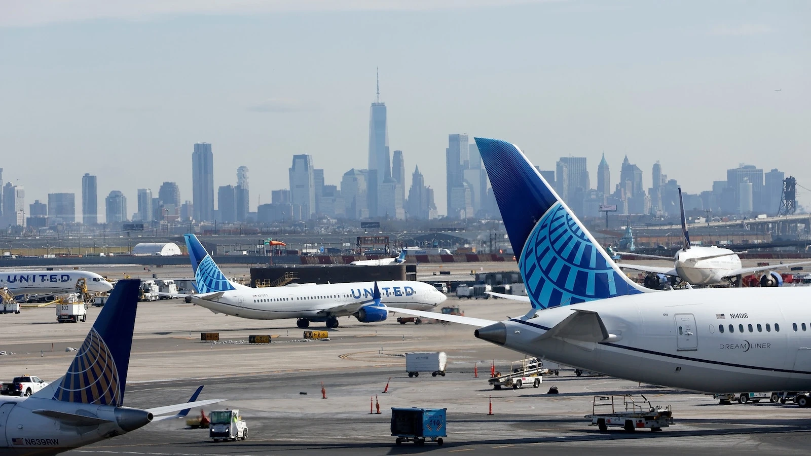 United gives free ticket changes amid Newark chaos