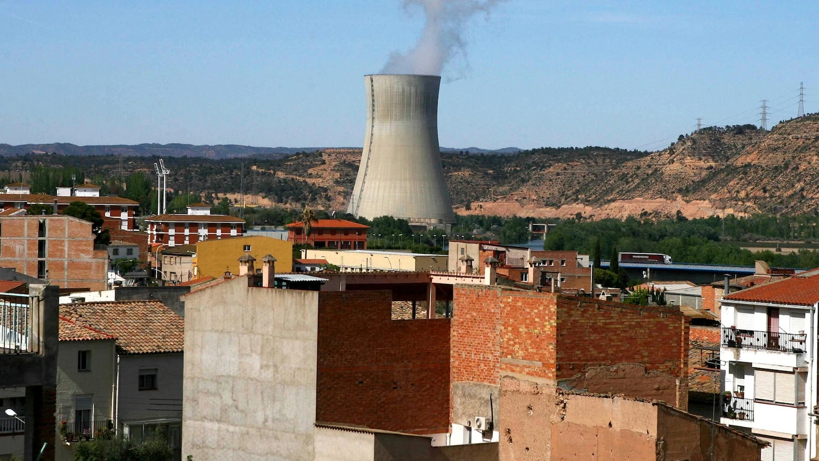 After Spain's blackout, questions about renewable energy are back