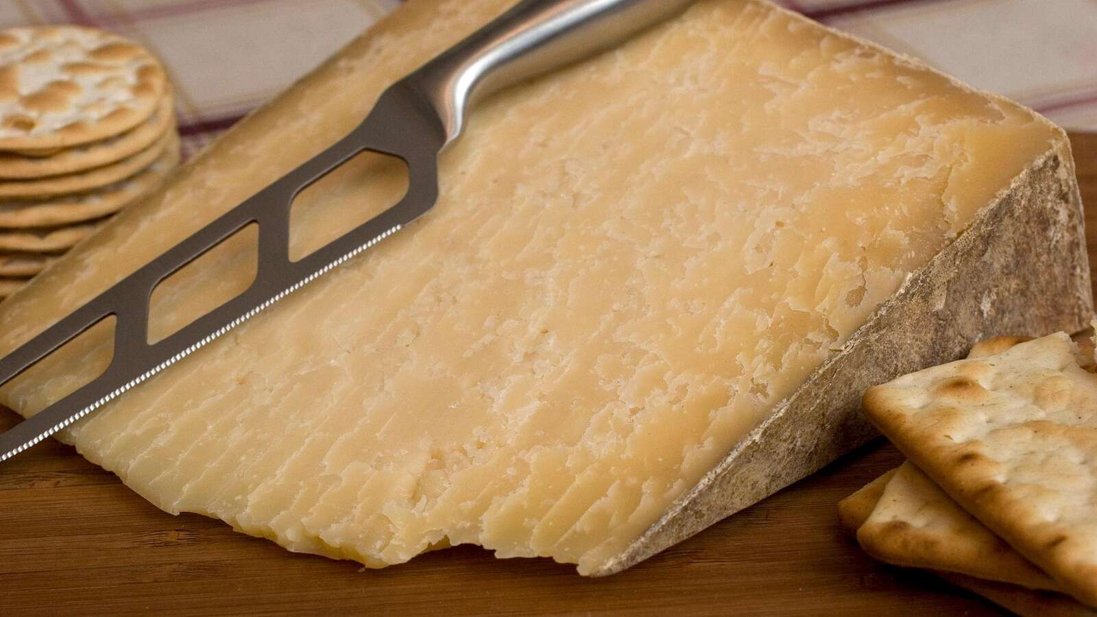 British chef Jamie Oliver urges followers to help solve the 'grate cheese robbery'