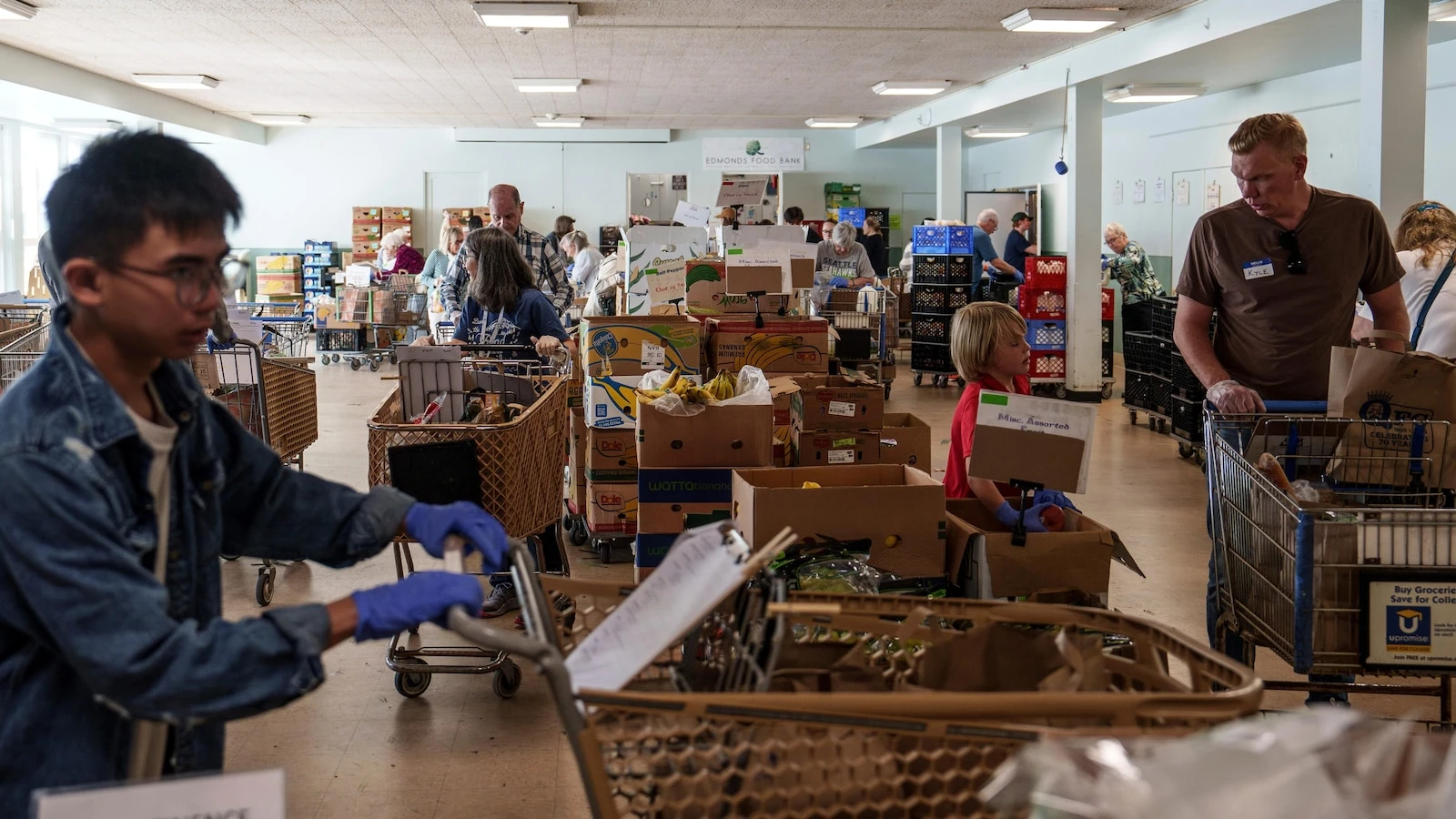The Associated PressHome bakers donate fresh bread to food banks thanks to this Seattle nonprofitA Seattle-area nonprofit group called Community Loaves donates home-baked bread and cookies to food banks in four states23 minutes ago