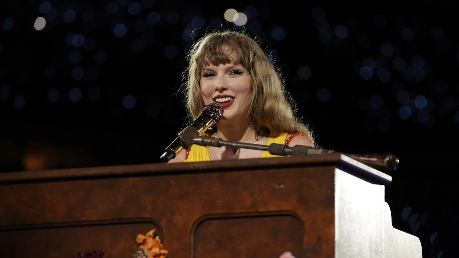 Taylor Swift visits children's hospital in Florida, surprises patientsThe singer met with children in their hospital rooms and posed for photos.23 minutes ago