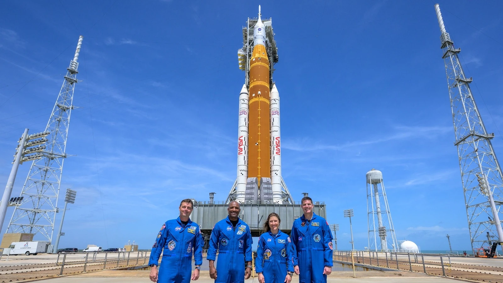 Who are the astronauts on the Artemis II mission to the moon?