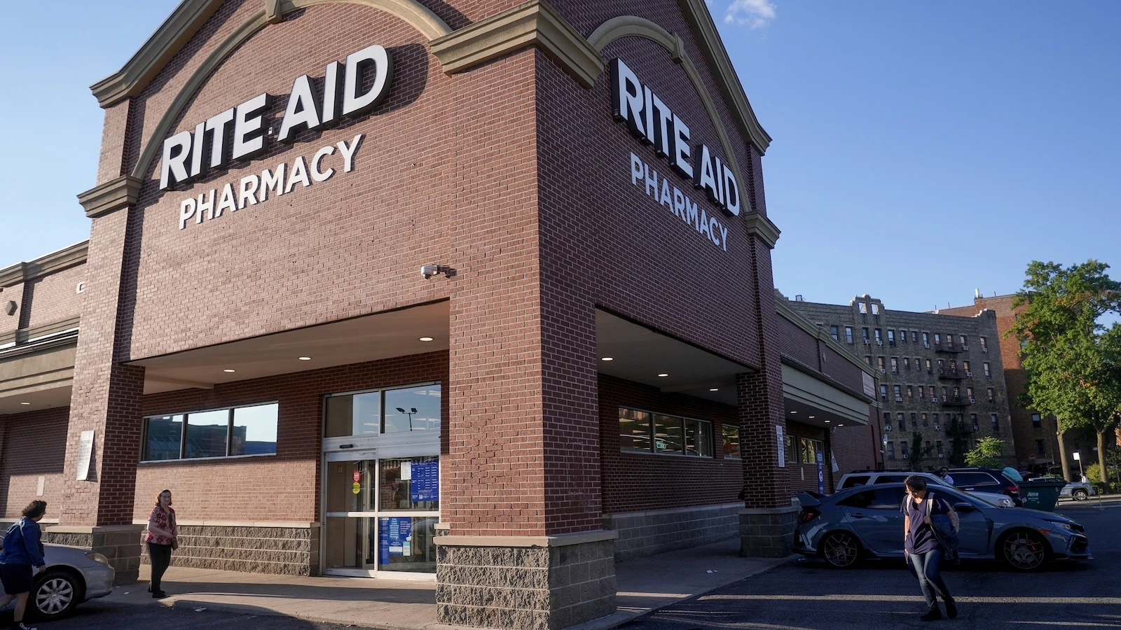 Selcuk Acar/Anadolu via Getty ImagesRite Aid refiles for bankruptcy 8 months after emerging from Chapter 11 filingThe U.S. pharmacy chain said it plans to keep its stores open.14 minutes ago