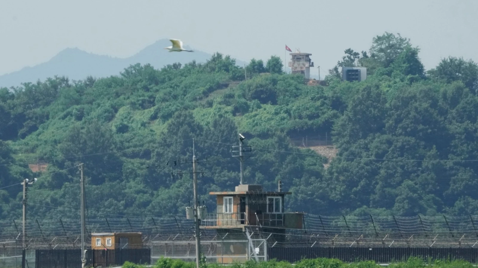 South Korea begins removing loudspeakers at North Korean borderThe South Korean military said the move wouldn’t affect it’s readiness.4 minutes ago