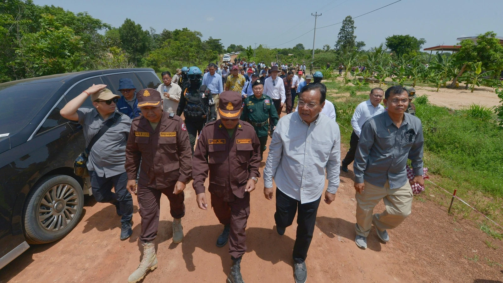 Thailand returns 2 wounded soldiers to Cambodia but continues to hold 18 of their comrades