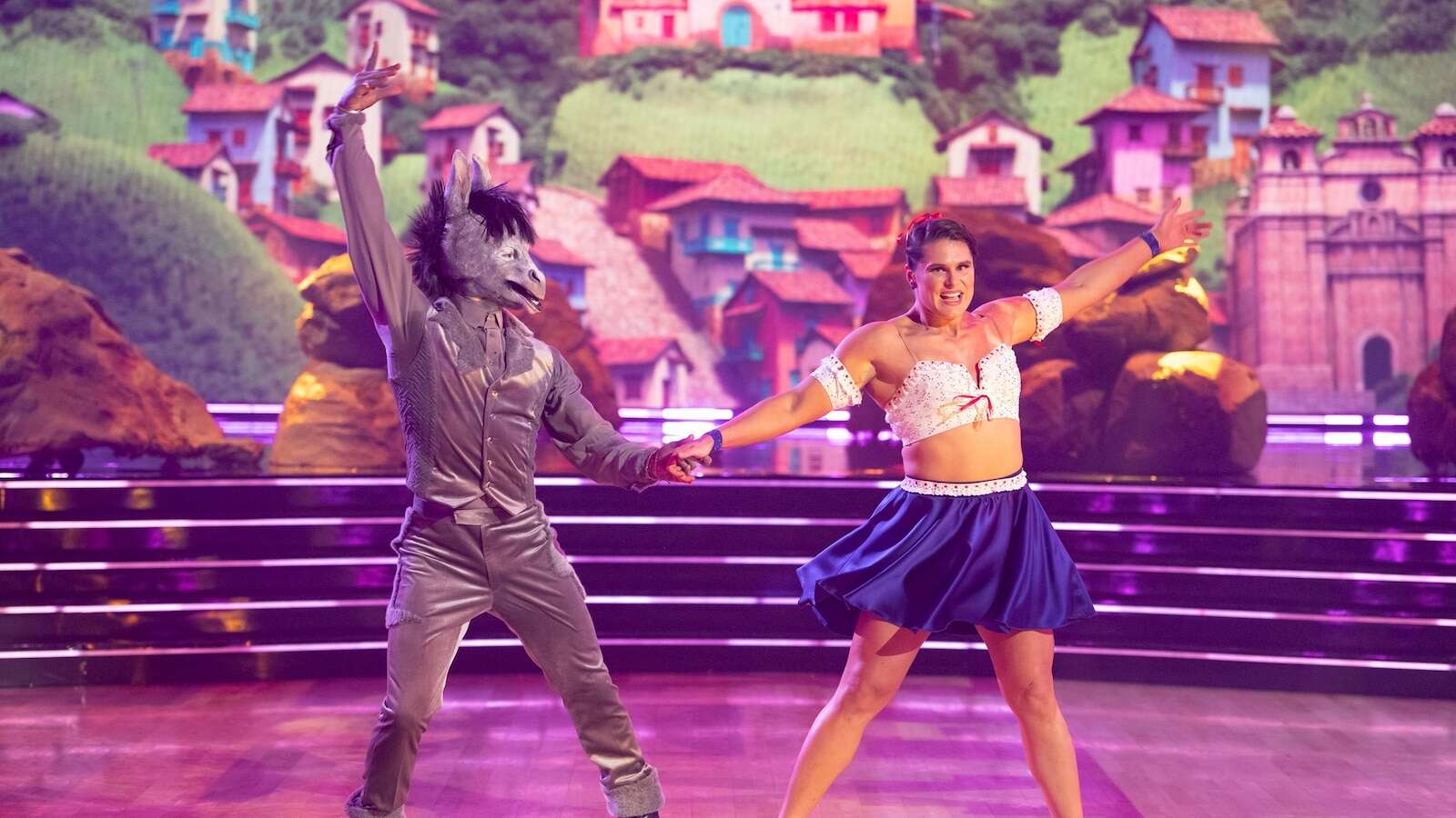 'Dancing with the Stars' season 33 cast reveal their favorite Disney moviesFrom timeless classics to modern-day hits, see which Disney films made the list.10/23/2024 02:47:13 EDT