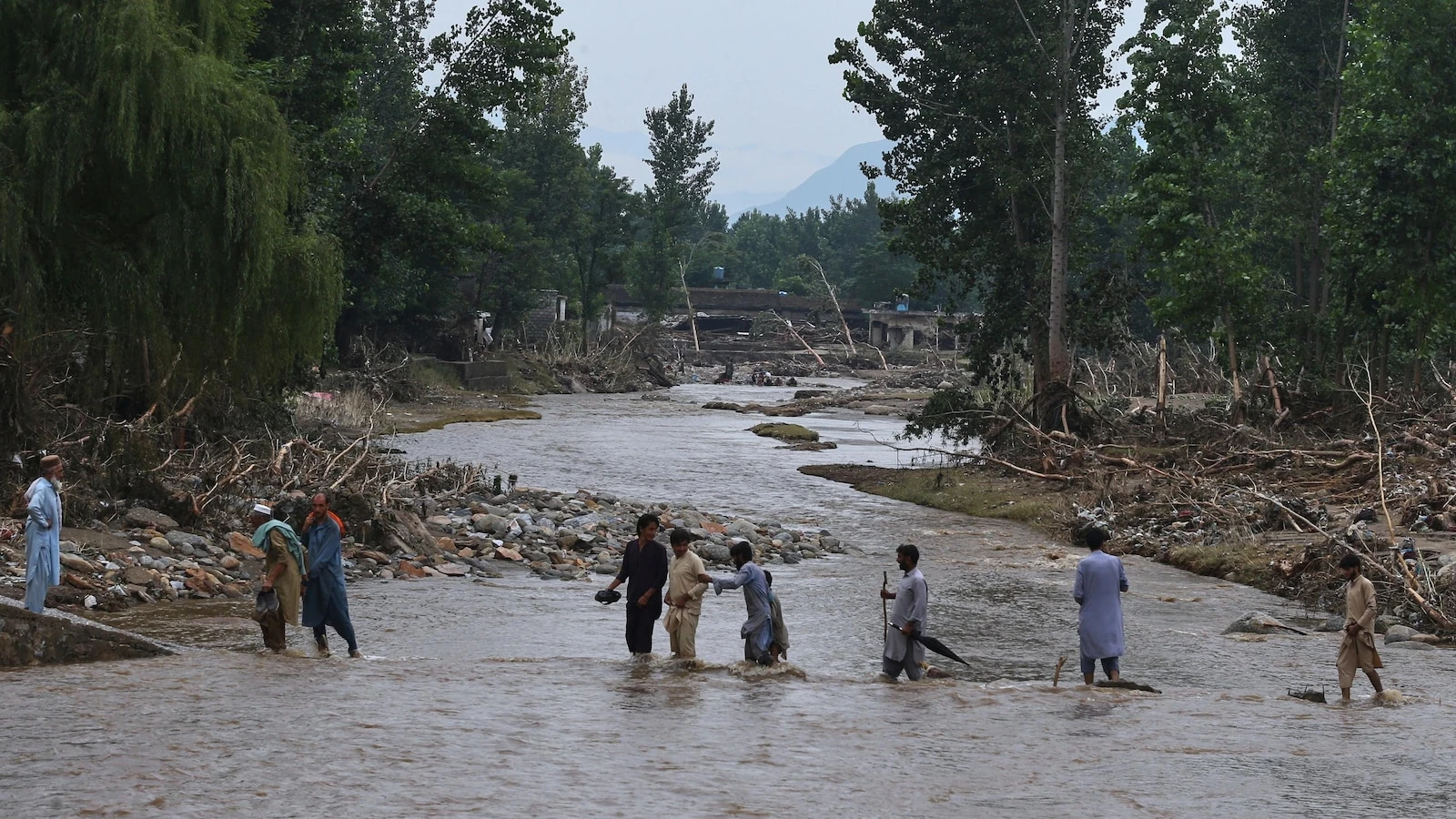 Cloudbursts are causing chaos in parts of India and Pakistan. Here's what they are