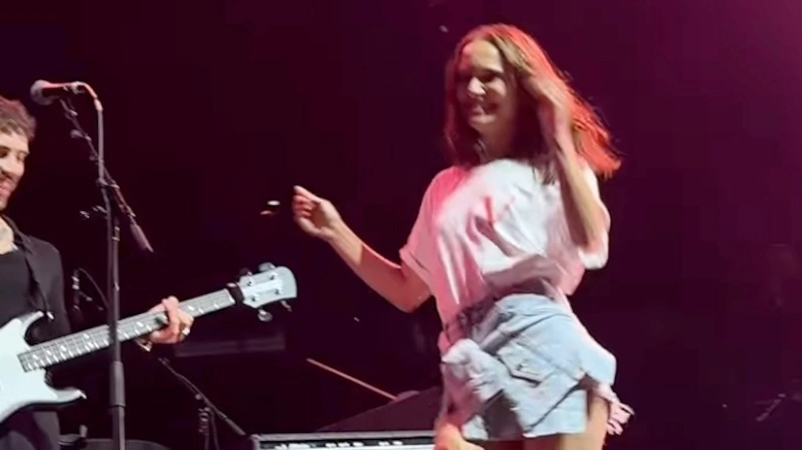 @noplaceliketour/InstagramNatalie Portman joins singer Role Model onstage at Madison Square Garden showThe Oscar winner made a surprise appearance during Role Model's concert Monday.9 minutes ago