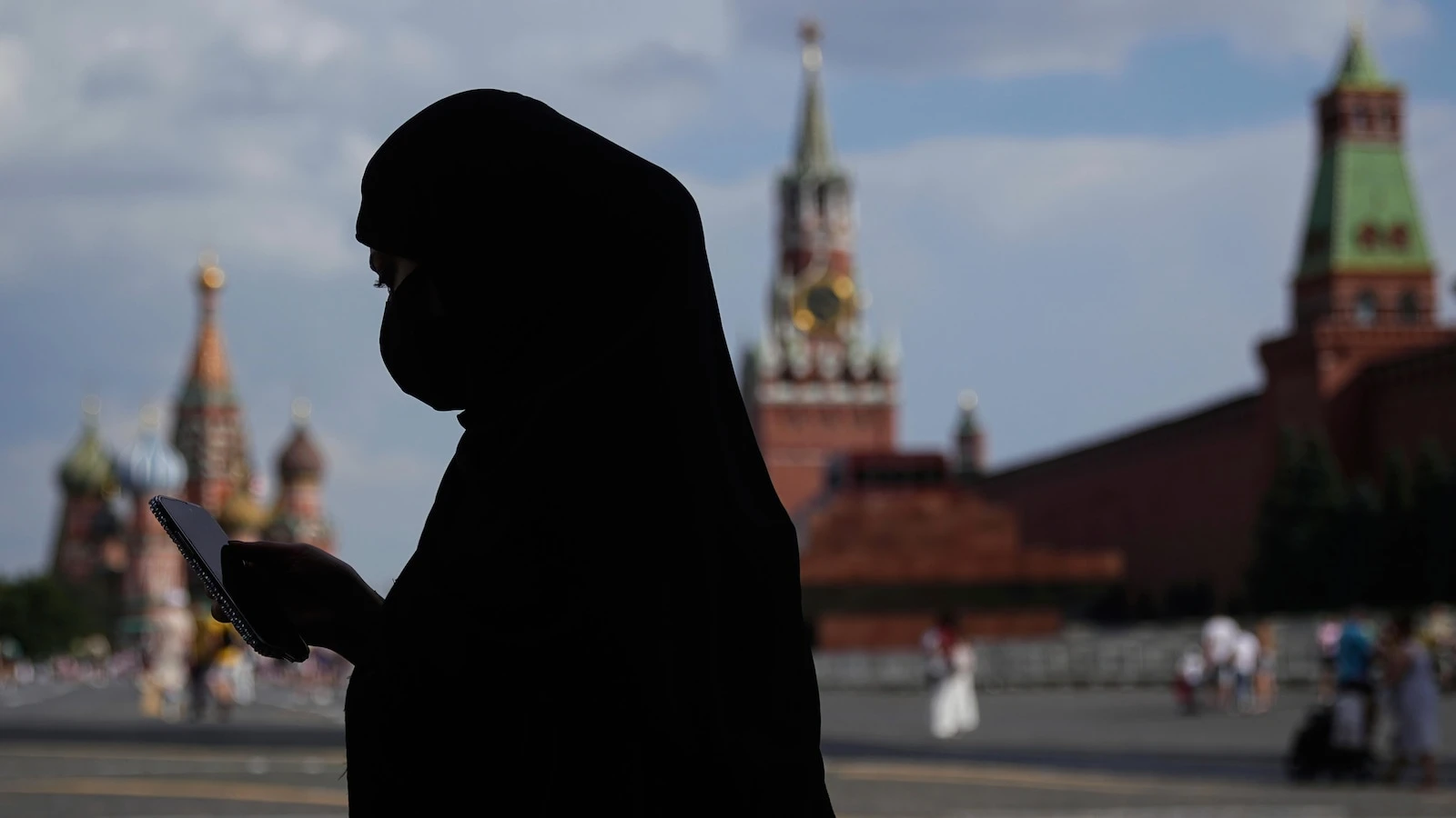How Russia blocks websites and isolates its internet from the world