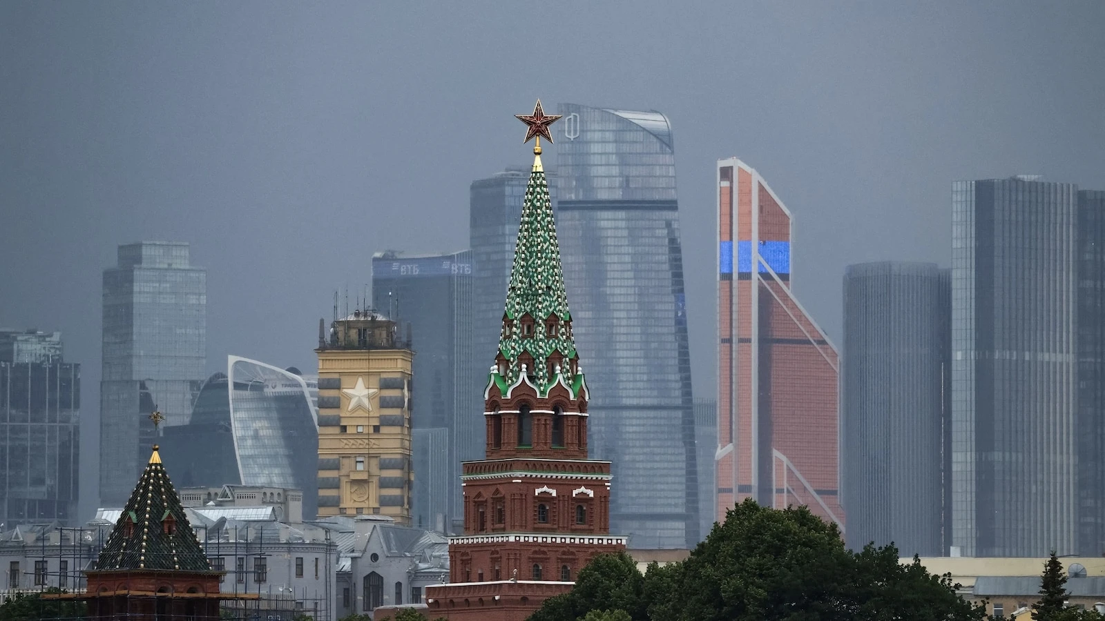 Ukraine targets Moscow as Russia reports shooting down more than 100 drones