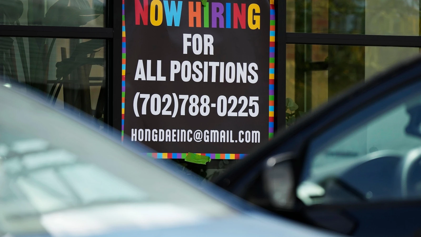 Applications for U.S. jobless benefits rise last week but remain in healthy range