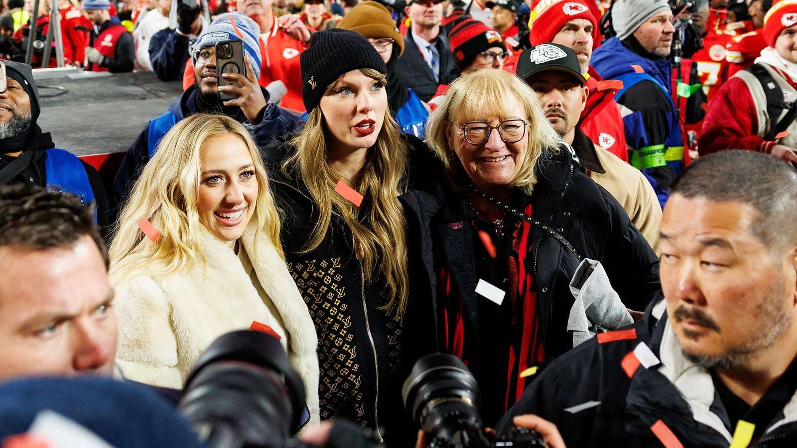 Taylor Swift and Brittany Mahomes bring style and spirit to AFC Championship gameSwift and Mahomes brought their A-games to the sidelines.32 minutes ago