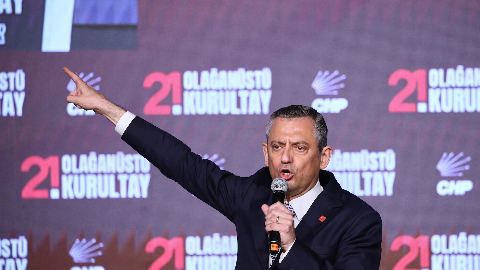 A man attacks Turkish opposition leader in Istanbul, raising fears over politicians' safety