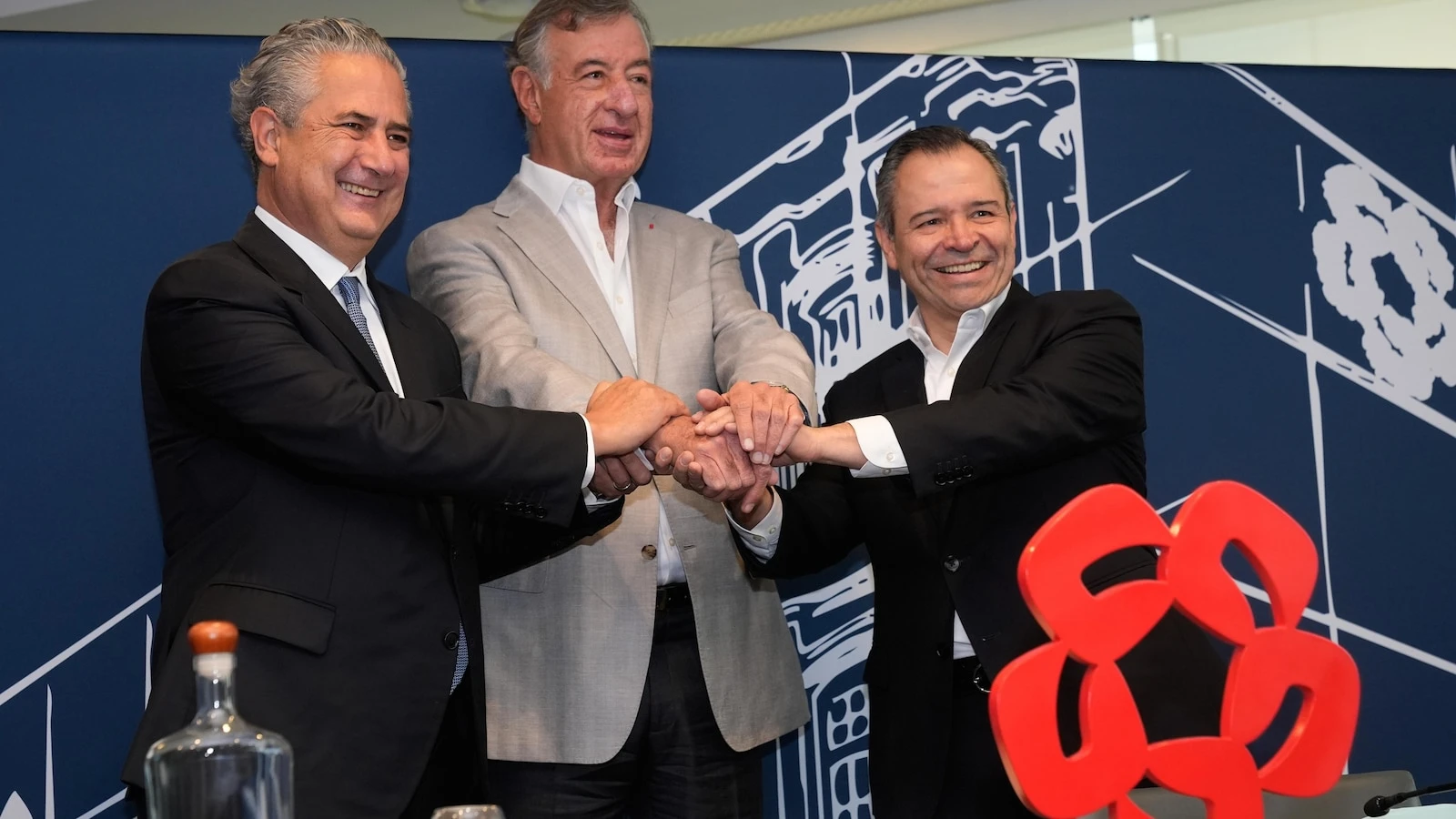 Billionaire says $2.3 billion Banamex stake signals confidence in Mexico's economy
