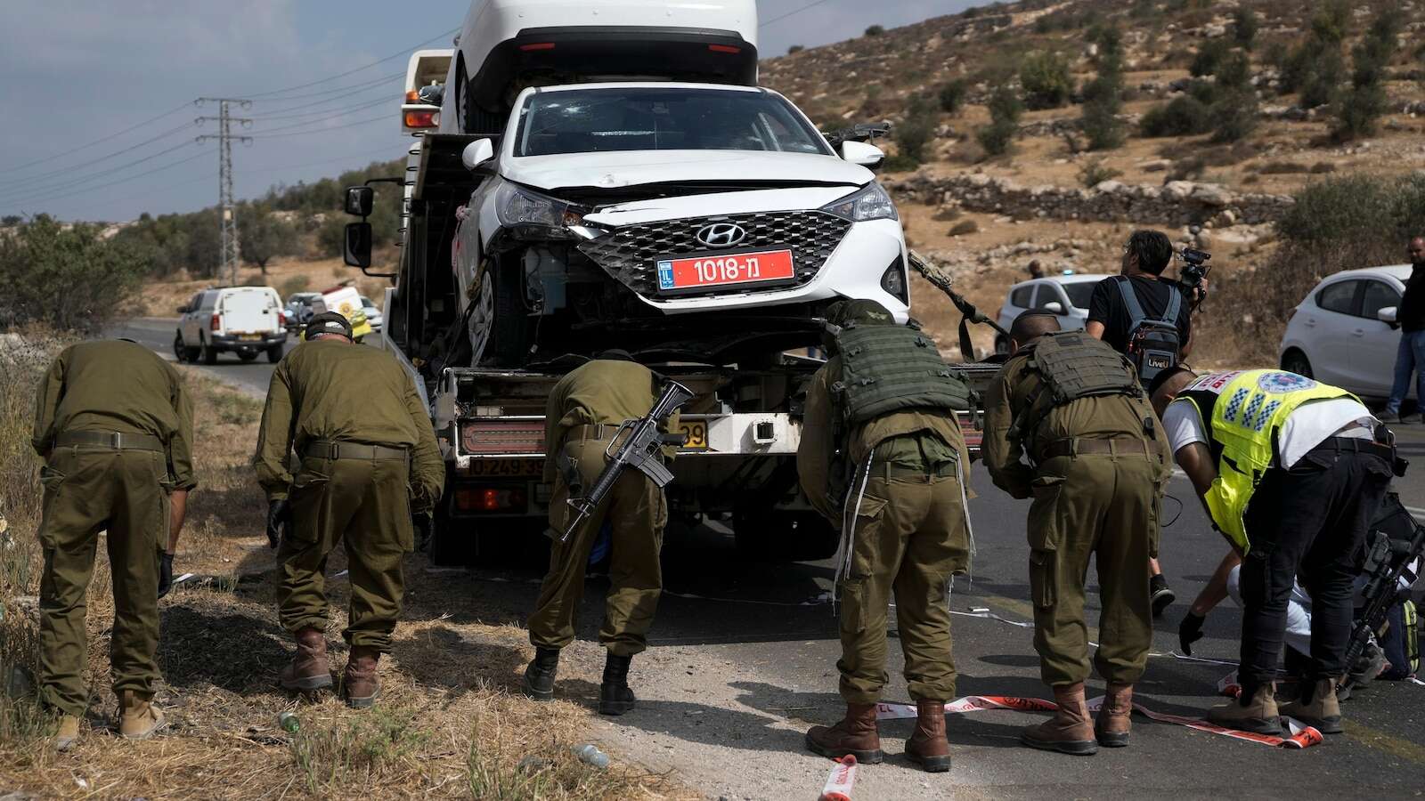 Palestinian militants kill 3 Israeli police in the West Bank