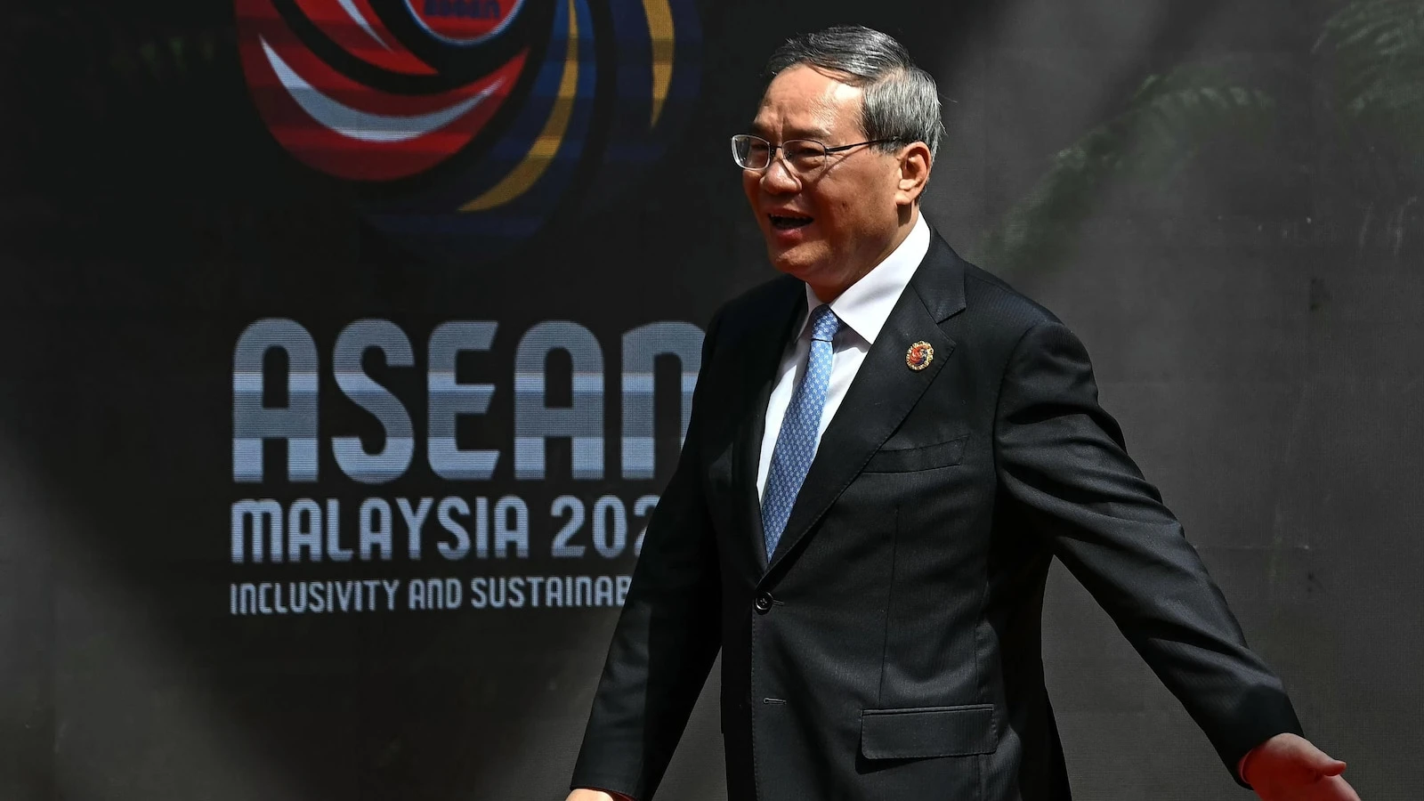 Australia's Albanese discusses US minerals deal, jet incident with China's Premier Li