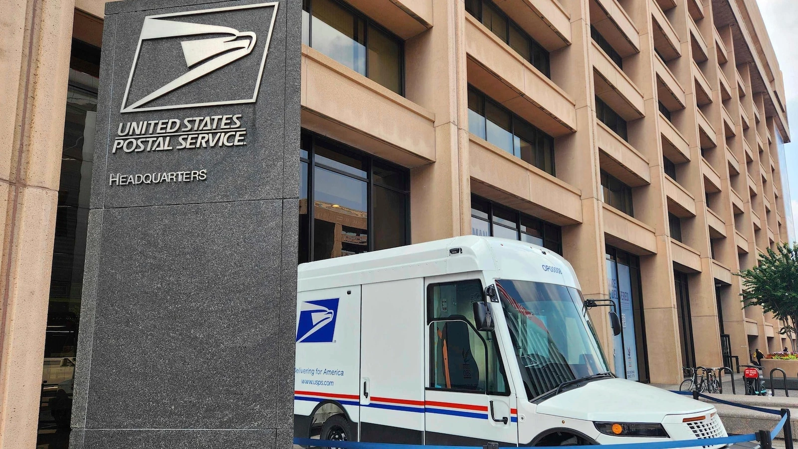 Republicans look to make a U-turn on federal commitment to electric vehicles for the Postal Service