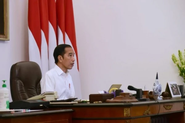 Kasus COVID-19 RI Tembus 2 Juta Hari Ini, Jokowi Gelar Rapat di Istana