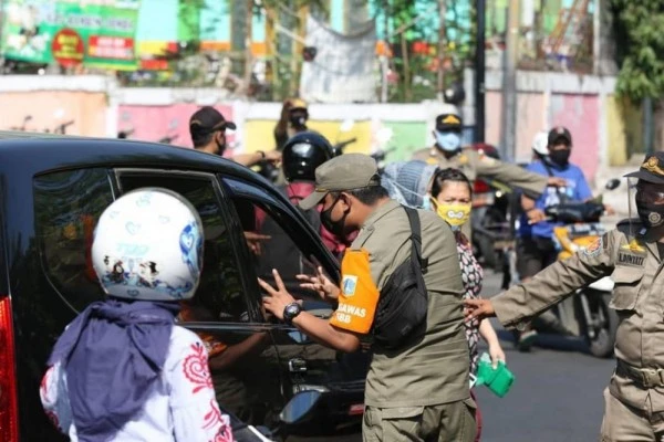 Ogah Disanksi, Pemuda Petojo ini Ngeyel COVID Sudah Selesai  