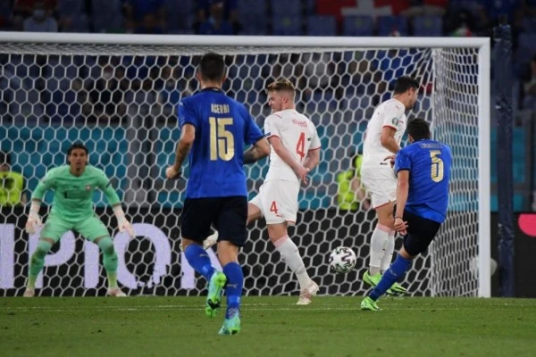 Manuel Locatelli, Mesin Baru Italia yang Garang