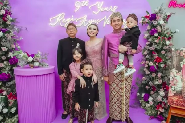 10 Momen Bahagia Perayaan Ulang Tahun Pernikahan Ayu Dewi & Regi Datau