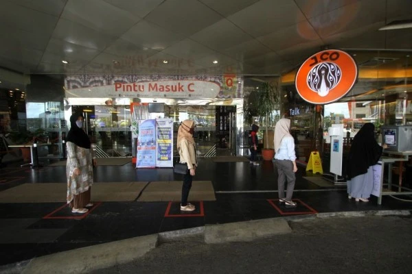 Anggota DPRD DKI Usul Vaksin Jadi Syarat Kunjungi Mal dan Kafe