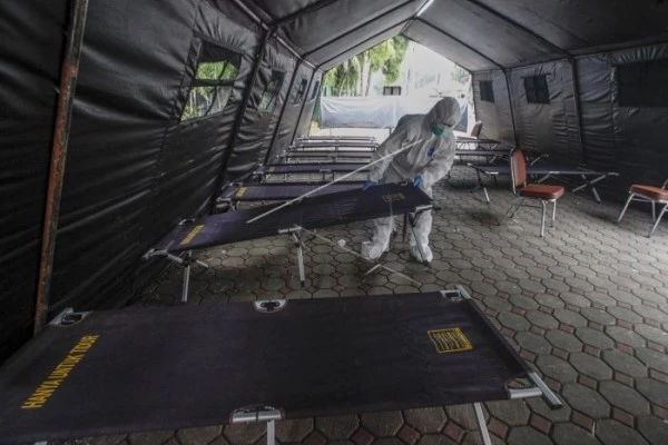 Ruang IGD Penuh, RSUD Cibinong Buat Tenda Darurat untuk Pasien COVID