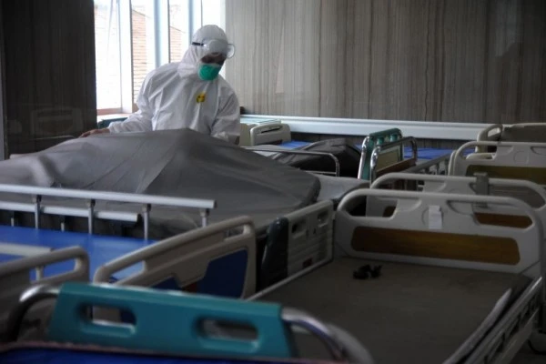 Kisah Dokter Harus Pilih Selamatkan 1 dari 3 Pasien COVID-19 di IGD