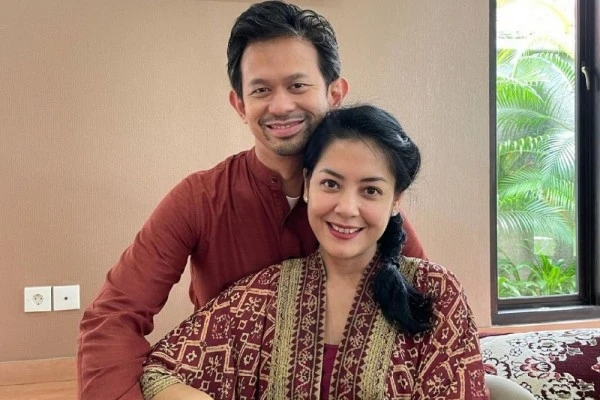 Dikabarkan Gugat Cerai, 10 Kemesraan Lulu Tobing dan Suami Selama Ini