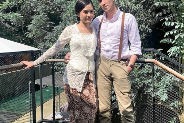 Kondangan Bareng, 10 Momen Romantis Salshadilla Juwita dan Kekasih