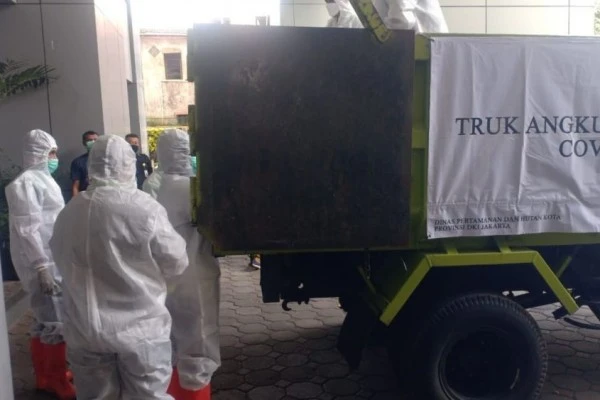 DKI Pakai Truk Angkut Jenazah COVID-19, Begini Penjelasannya