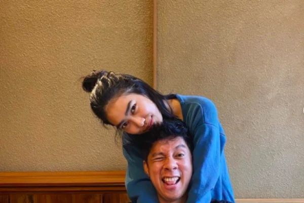 10 Pesona Raja Siregar, Fotografer Hits yang Bikin Alika Kepincut