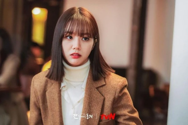 13 Harga Koleksi Tas Hyeri di KDrama My Roommate Is A Gumiho