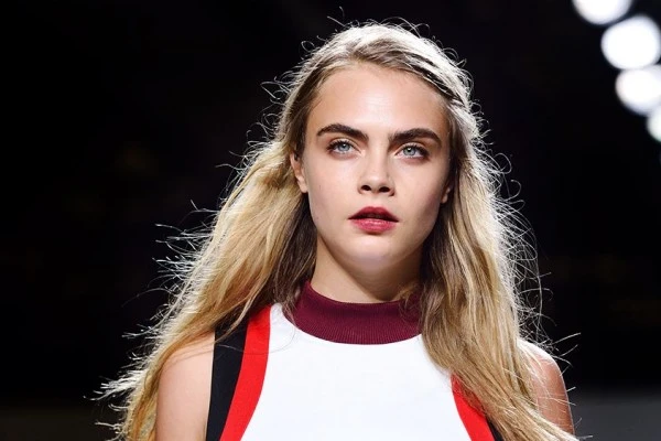 7 Film Terbaik Cara Delevingne, Mantan Supermodel yang Berbakat Akting
