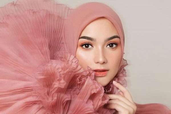 Auranya Cerah, 9 Potret Close Up Citra Kirana yang Stunning