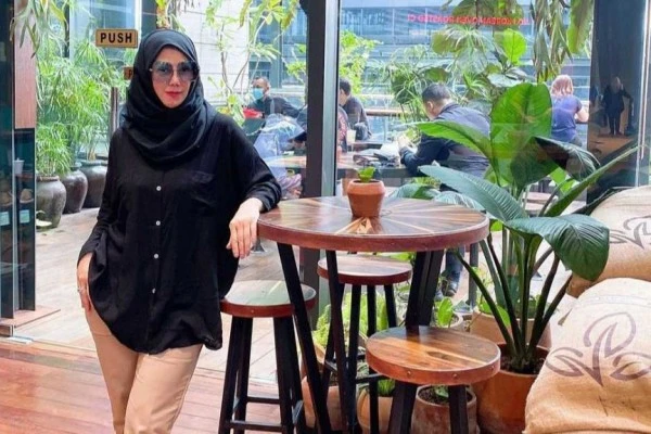 9 Ibu Artis nan Anggun Berhijab, Ada Ibunda Tercinta Raffi Ahmad!
