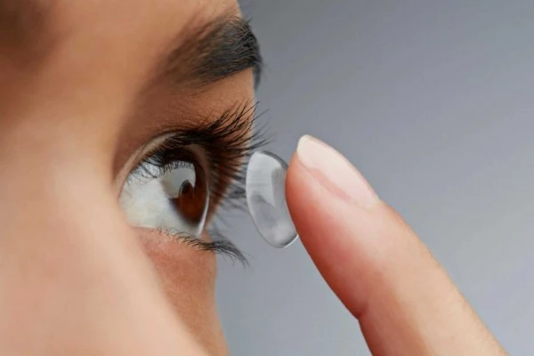 5 Tips Merawat Softlens agar Aman Digunakan, Utamakan Kebersihan!