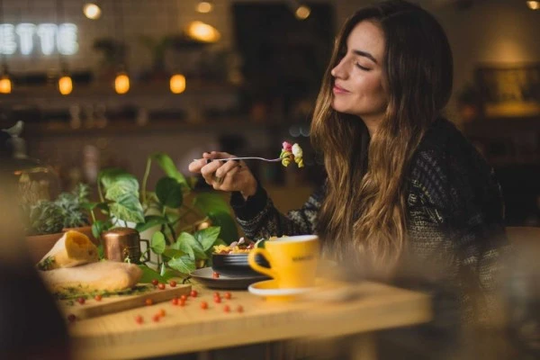 5 Tips Memperlancar Proses Pencernaan, Jadi Lebih Lega dan Gak Begah!