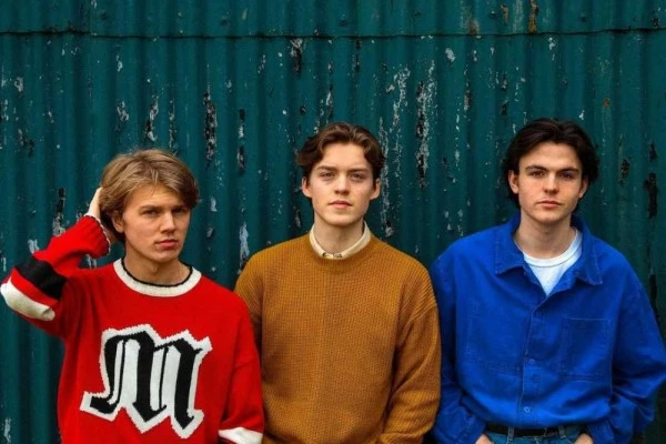 9 Potret Grup New Hope Club, Pelantun 'Know Me To Well' yang Viral