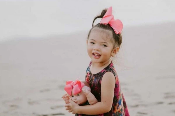 10 Potret Gaya Fashionable Amaira, Anak Perempuan Farah Quinn