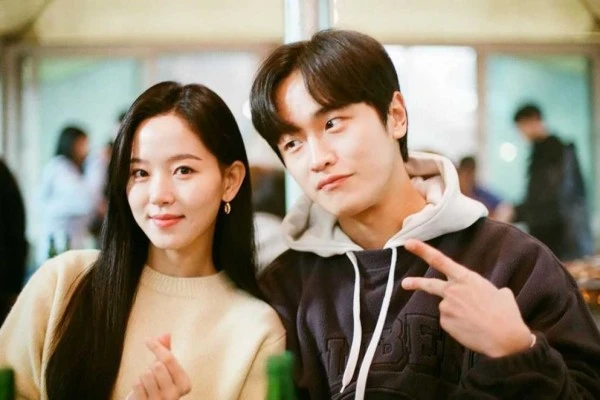 10 Potret Serasi Kim Do Wan-Kang Han Na, Second Lead Couple Kesayangan