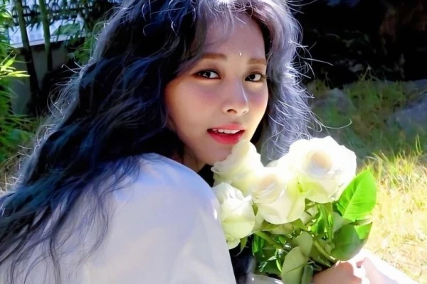 9 Potret Penuh Visual Tzuyu TWICE dari Dekat, Bikin Terpana