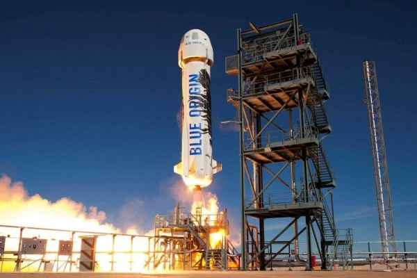Tiket ke Luar Angkasa Bareng Jeff Bezos Dilelang Hampir Rp400 Miliar 