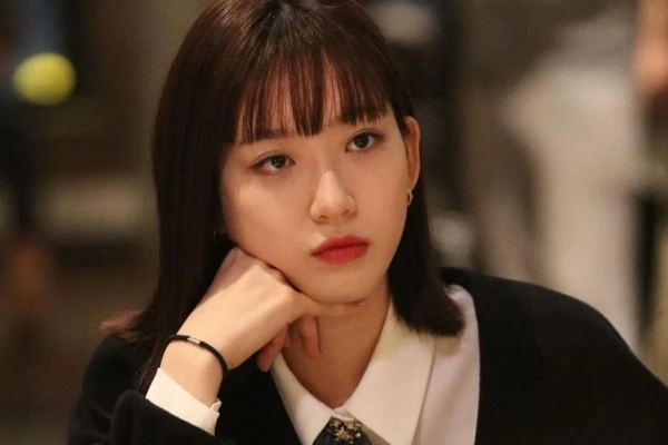 Berkelas, 9 Harga Outfit Han Ji Hyun di  Penthouse 3 (Part 1)