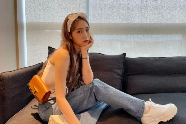 9 Potret Jiho Oh My Girl Kenakan Bandana, Bikin Penggemar Terpana