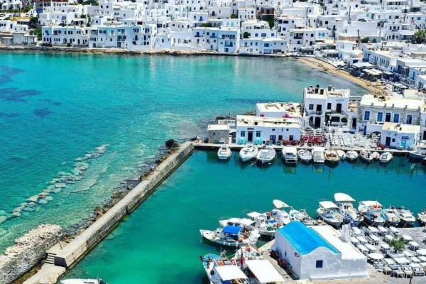 10 Destinasi Indah nan Menawan di Pulau Paros, Yunani